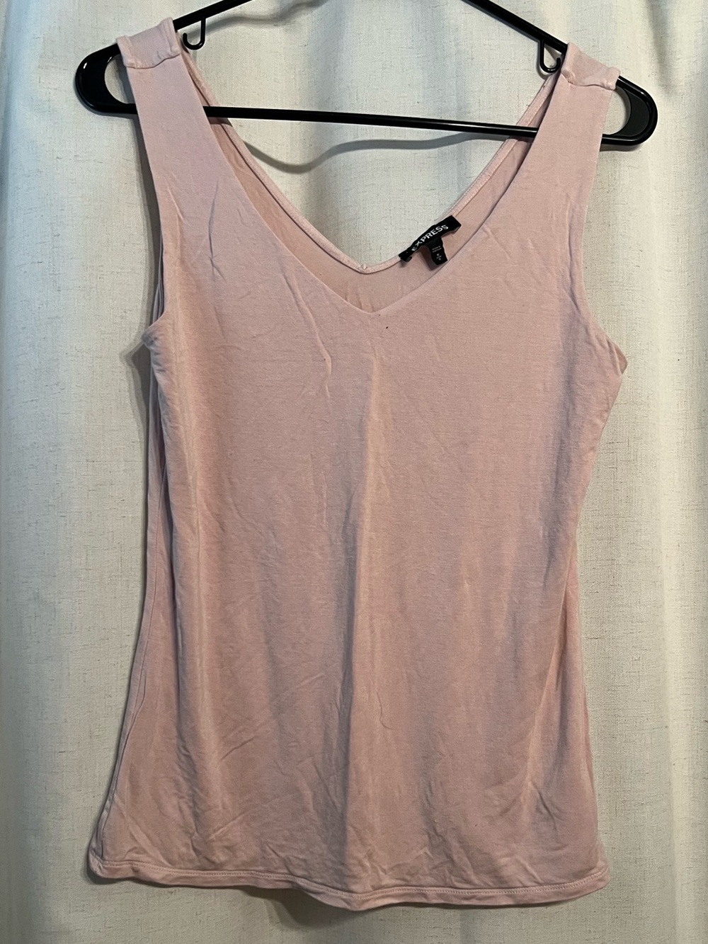 Sleeveless Express Classic V-Neck Tank Top in Light Pink